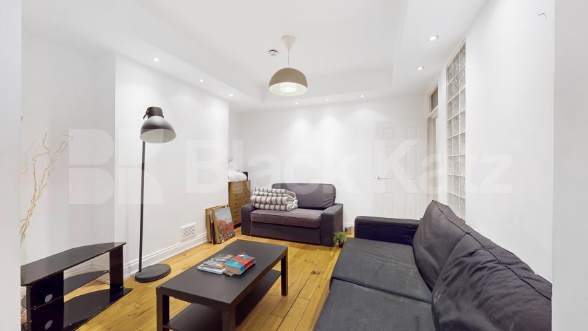 Stylish 3 Bedroom Flat on Quiet Residential Street Rochester Road, Camden
